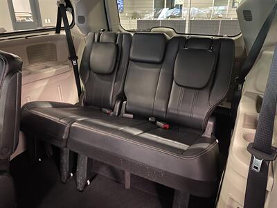 2013 Chrysler Town and Country Touring   - Photo 22 - Grand Rapids, MI 49504