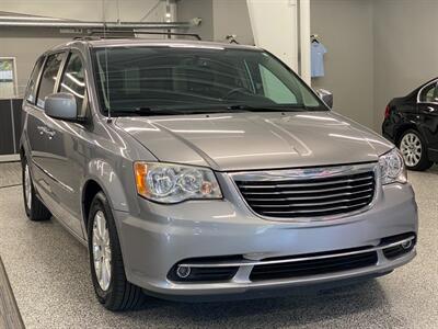 2013 Chrysler Town and Country Touring   - Photo 2 - Grand Rapids, MI 49504