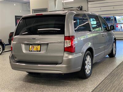 2013 Chrysler Town and Country Touring   - Photo 9 - Grand Rapids, MI 49504