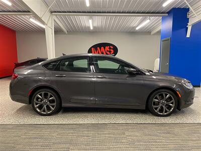 2015 Chrysler 200 S   - Photo 9 - Grand Rapids, MI 49504