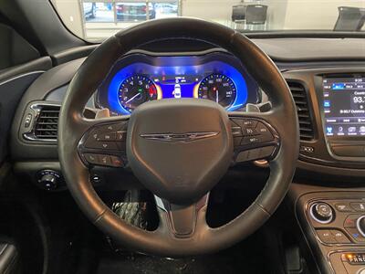 2015 Chrysler 200 S   - Photo 25 - Grand Rapids, MI 49504