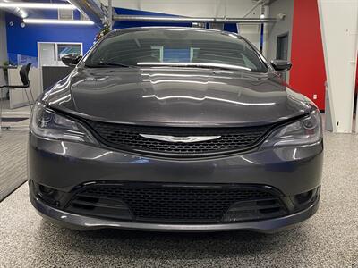 2015 Chrysler 200 S   - Photo 2 - Grand Rapids, MI 49504