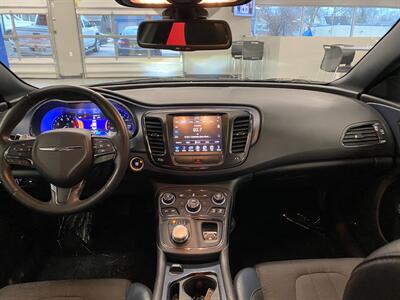 2015 Chrysler 200 S   - Photo 23 - Grand Rapids, MI 49504