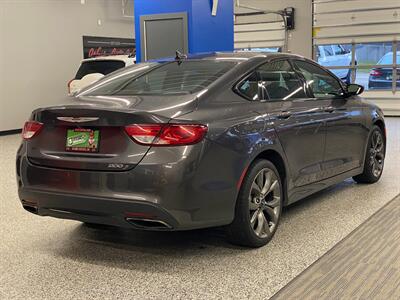 2015 Chrysler 200 S   - Photo 8 - Grand Rapids, MI 49504