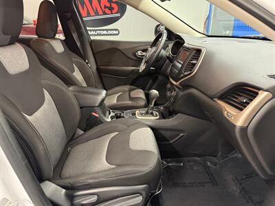 2014 Jeep Cherokee Sport   - Photo 12 - Grand Rapids, MI 49504