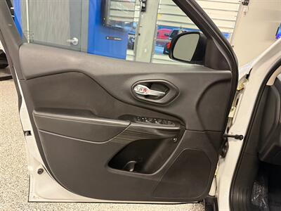 2014 Jeep Cherokee Sport   - Photo 21 - Grand Rapids, MI 49504