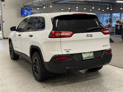 2014 Jeep Cherokee Sport   - Photo 5 - Grand Rapids, MI 49504