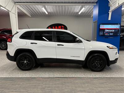 2014 Jeep Cherokee Sport   - Photo 8 - Grand Rapids, MI 49504