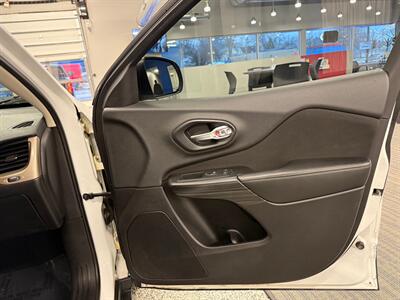 2014 Jeep Cherokee Sport   - Photo 11 - Grand Rapids, MI 49504