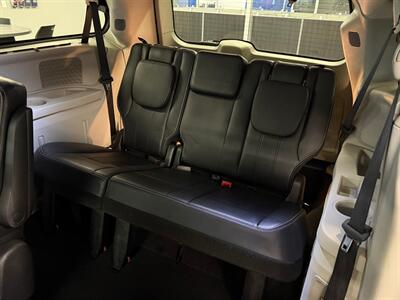 2014 Chrysler Town and Country Touring   - Photo 23 - Grand Rapids, MI 49504