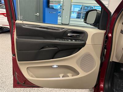 2014 Chrysler Town and Country Touring   - Photo 20 - Grand Rapids, MI 49504