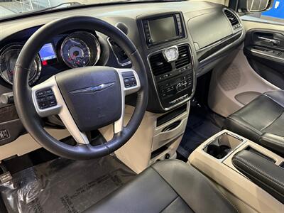 2014 Chrysler Town and Country Touring   - Photo 19 - Grand Rapids, MI 49504