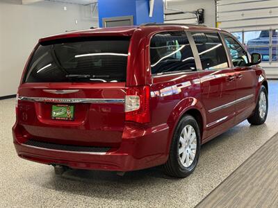 2014 Chrysler Town and Country Touring   - Photo 7 - Grand Rapids, MI 49504