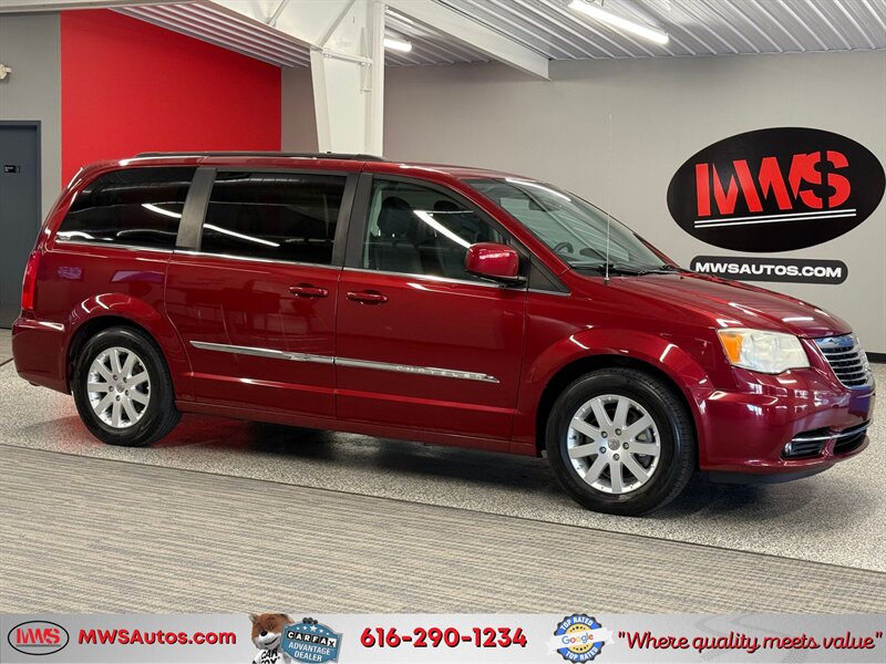 2014 Chrysler Town and Country Touring   - Photo 1 - Grand Rapids, MI 49504