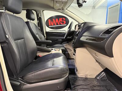 2014 Chrysler Town and Country Touring   - Photo 13 - Grand Rapids, MI 49504