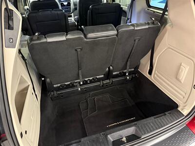 2014 Chrysler Town and Country Touring   - Photo 17 - Grand Rapids, MI 49504