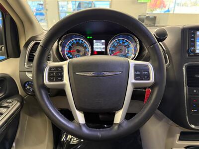 2014 Chrysler Town and Country Touring   - Photo 34 - Grand Rapids, MI 49504