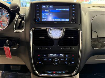 2014 Chrysler Town and Country Touring   - Photo 28 - Grand Rapids, MI 49504