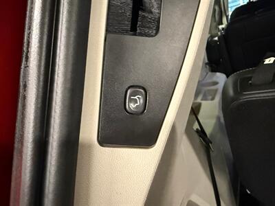 2014 Chrysler Town and Country Touring   - Photo 18 - Grand Rapids, MI 49504