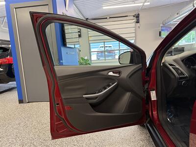2013 Ford Focus Titanium - Photo 14 - Grand Rapids, MI 49504