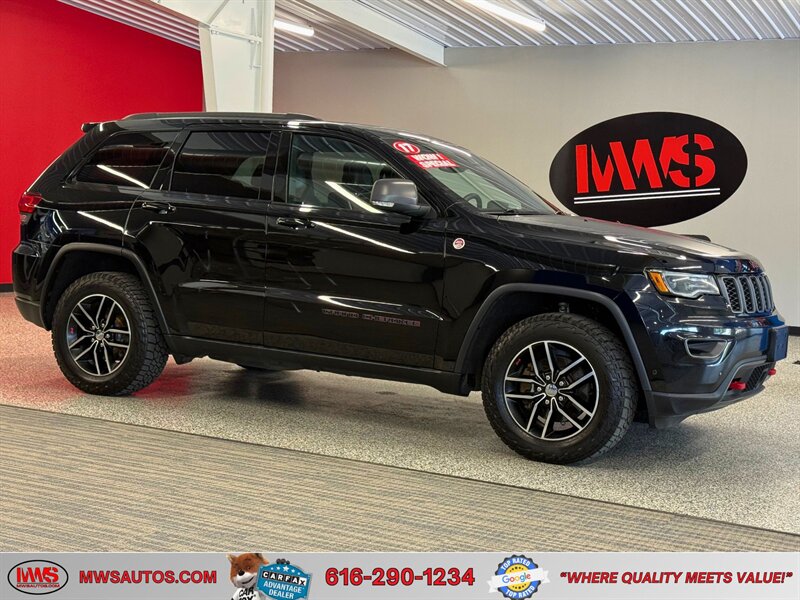 2017 Jeep Grand Cherokee Trailhawk   - Photo 1 - Grand Rapids, MI 49504