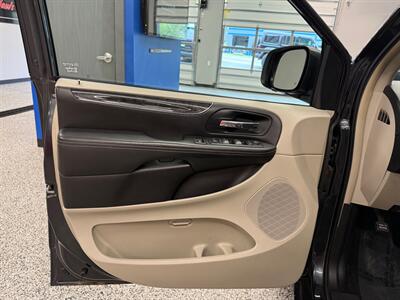 2013 Chrysler Town and Country Touring   - Photo 24 - Grand Rapids, MI 49504