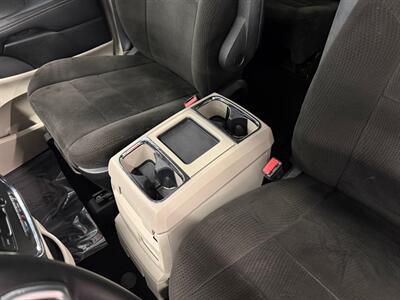 2013 Chrysler Town and Country Touring   - Photo 40 - Grand Rapids, MI 49504