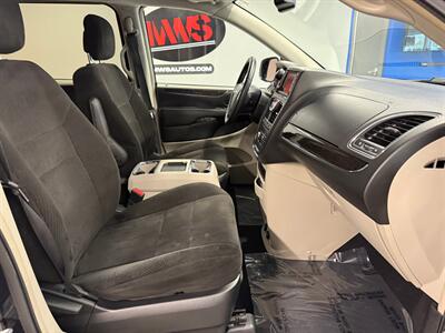 2013 Chrysler Town and Country Touring   - Photo 13 - Grand Rapids, MI 49504