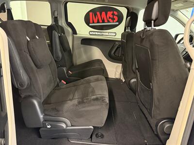 2013 Chrysler Town and Country Touring   - Photo 14 - Grand Rapids, MI 49504