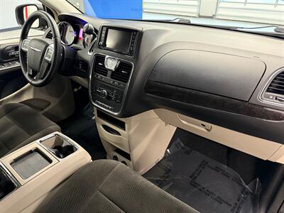 2013 Chrysler Town and Country Touring   - Photo 11 - Grand Rapids, MI 49504