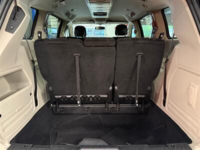2013 Chrysler Town and Country Touring   - Photo 16 - Grand Rapids, MI 49504