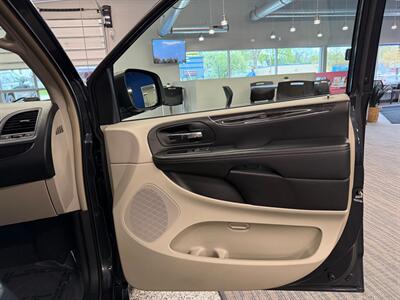 2013 Chrysler Town and Country Touring   - Photo 12 - Grand Rapids, MI 49504