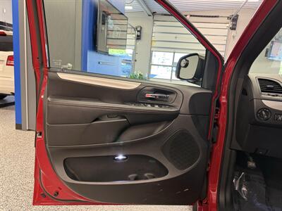2014 Dodge Grand Caravan R/T - Photo 25 - Grand Rapids, MI 49504