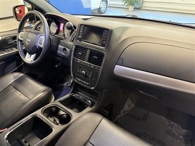 2014 Dodge Grand Caravan R/T - Photo 2 - Grand Rapids, MI 49504