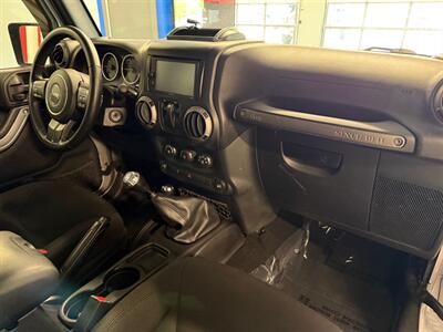2015 Jeep Wrangler Sport   - Photo 14 - Grand Rapids, MI 49504
