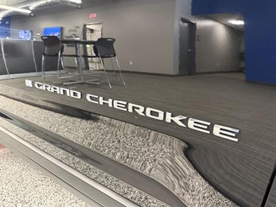 2023 Jeep Grand Cherokee Limited - Photo 10 - Grand Rapids, MI 49504