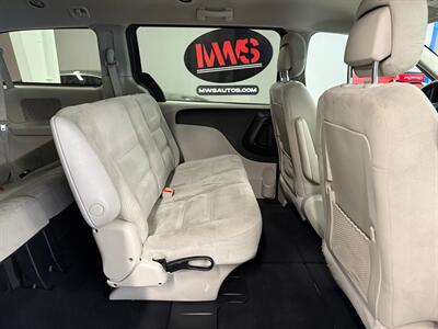 2017 Dodge Grand Caravan SE   - Photo 12 - Grand Rapids, MI 49504