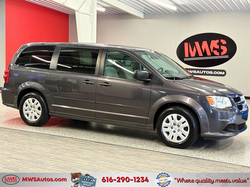 2017 Dodge Grand Caravan SE - Photo 1 - Grand Rapids, MI 49504