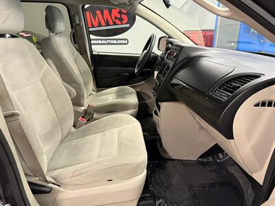 2017 Dodge Grand Caravan SE   - Photo 10 - Grand Rapids, MI 49504