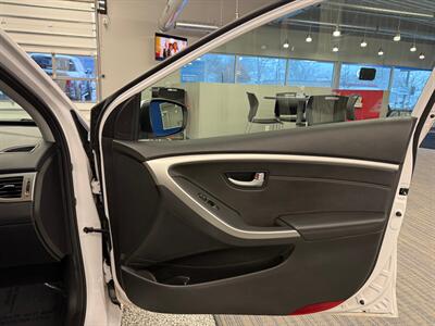 2014 Hyundai ELANTRA GT   - Photo 11 - Grand Rapids, MI 49504