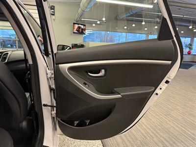 2014 Hyundai ELANTRA GT   - Photo 14 - Grand Rapids, MI 49504
