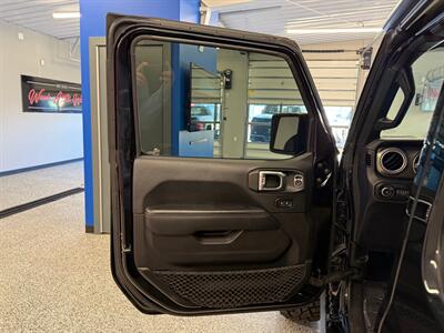 2018 Jeep Wrangler Unlimited Rubicon   - Photo 32 - Grand Rapids, MI 49504