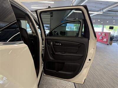 2015 Chevrolet Traverse LT   - Photo 12 - Grand Rapids, MI 49504