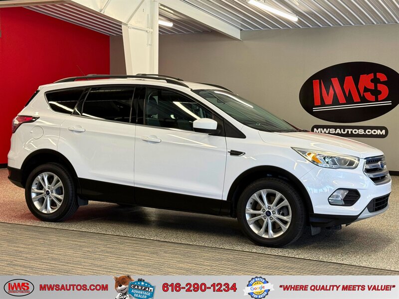 2017 Ford Escape SE   - Photo 1 - Grand Rapids, MI 49504