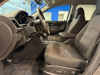 2017 Chevrolet Traverse LT   - Photo 23 - Grand Rapids, MI 49504
