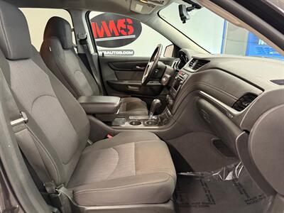 2017 Chevrolet Traverse LT   - Photo 12 - Grand Rapids, MI 49504