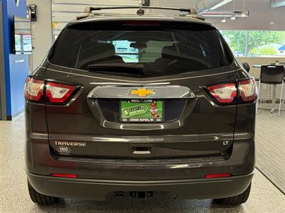 2017 Chevrolet Traverse LT   - Photo 6 - Grand Rapids, MI 49504