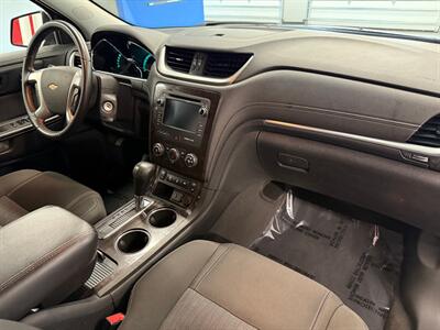 2017 Chevrolet Traverse LT   - Photo 10 - Grand Rapids, MI 49504