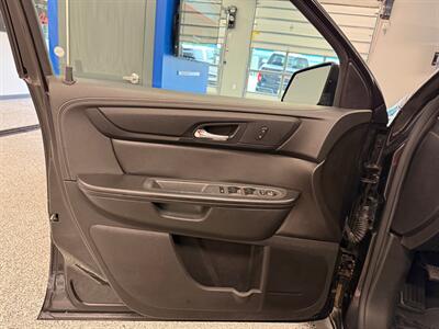 2017 Chevrolet Traverse LT   - Photo 21 - Grand Rapids, MI 49504
