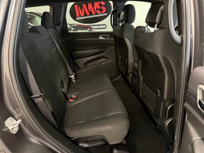 2019 Jeep Grand Cherokee Laredo   - Photo 14 - Grand Rapids, MI 49504